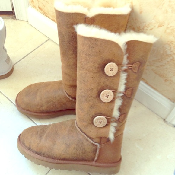 UGG triplet bailey bomber chestnut size 7