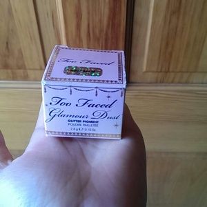Too faced glitter pigment