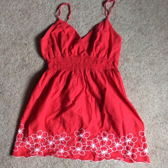 ❌SOLD ON VINTED❌ Red embroidered baby doll top