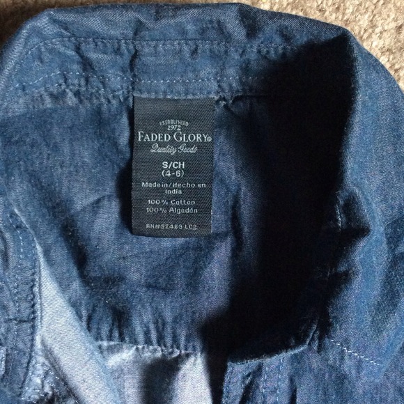 ❌SOLD ON VINTED❌ Denim-colored chambray button-up - Picture 3 of 4