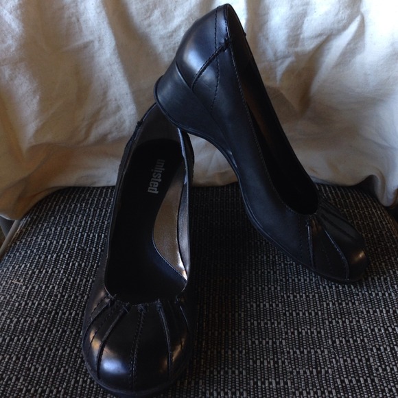 Black Shoes
