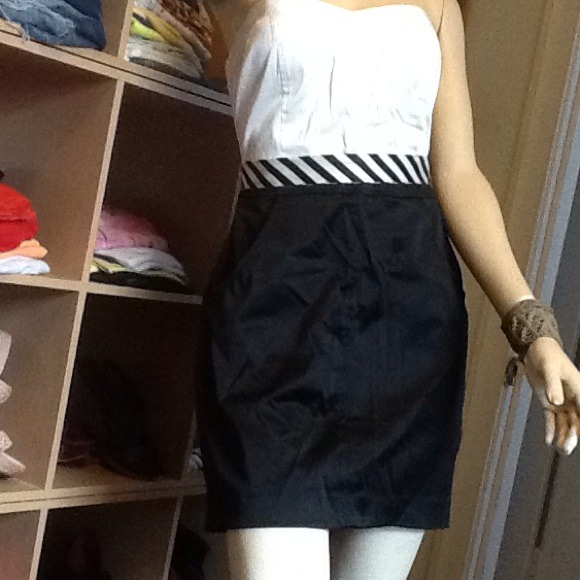 Cocktail Dress w/Pockets - Picture 2 of 4