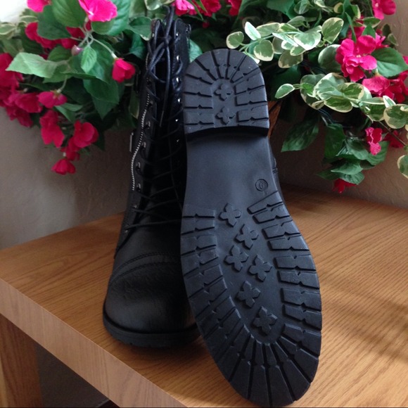 Cute Black Combat Style Boots - Picture 3 of 4