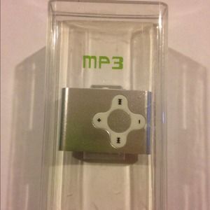 2G MP3 SILVER NEW IN BOX + Accessories