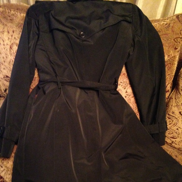 Calvin Klein trench coat with wool lining inside. - Picture 3 of 4