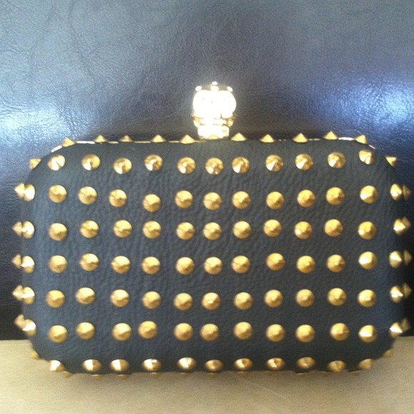 Clutch with skull and studs