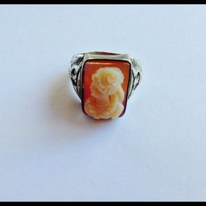 ✨✨LIMITED TIME PRICING✨✨1800s Cameo 1940s USN ring