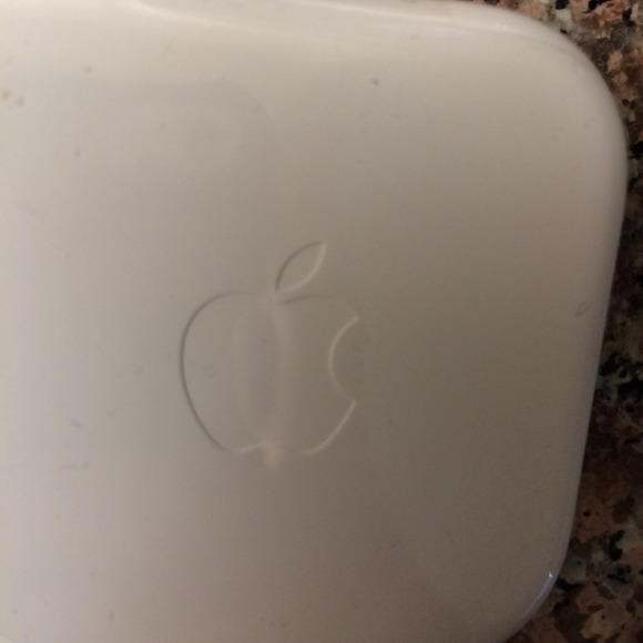 Apple Earbuds brand new! - Picture 2 of 2