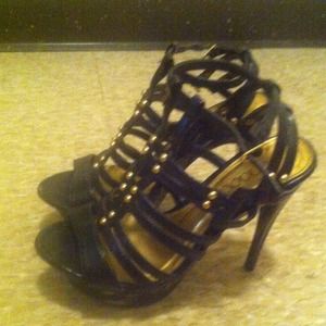 Nadara 6 1/2 black w/ gold studs marble bottom.