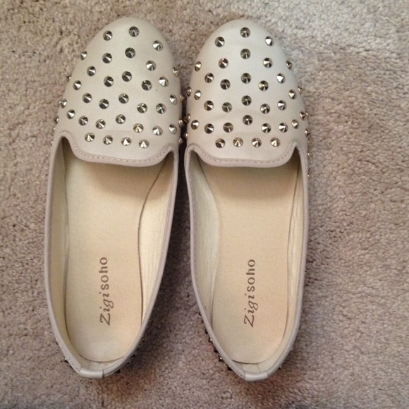 Zigisoho studded nude flats