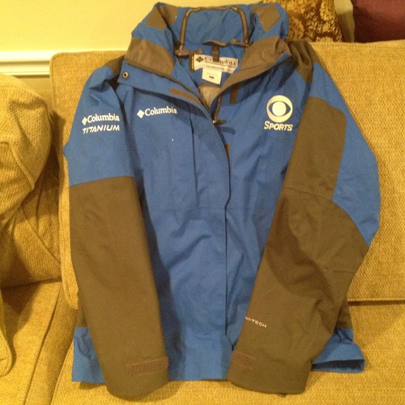 Unisex Columbia titanium sports jacket very warm !