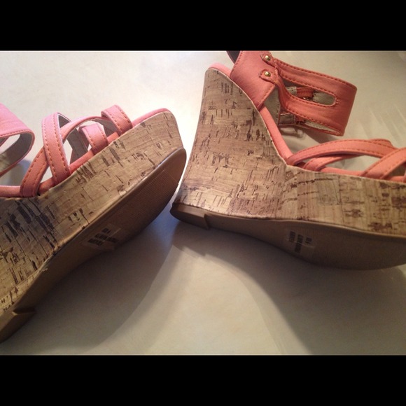Pink & tan wedges NWOT - Picture 4 of 4