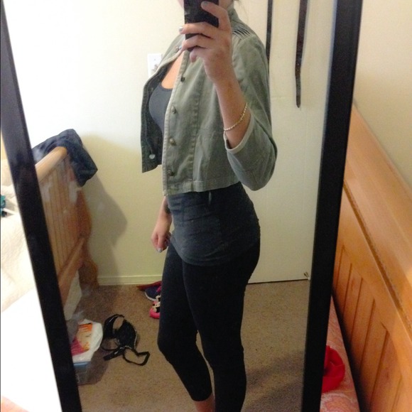 Military style cropped blazer ❗️ - Picture 2 of 4