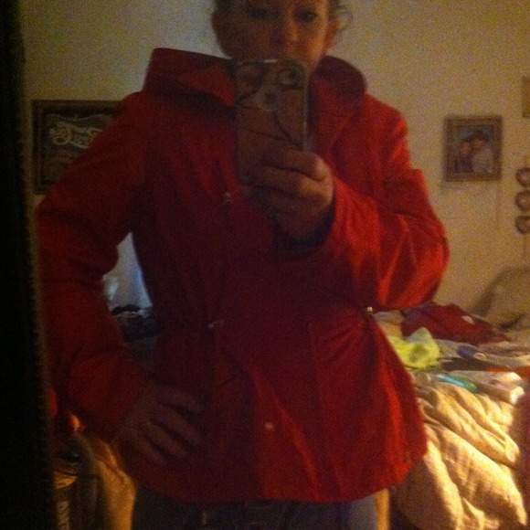 Red windbreaker - Picture 4 of 4