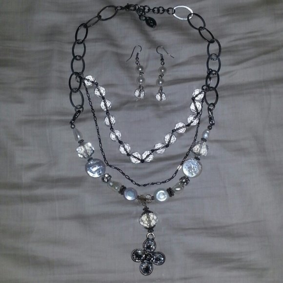 Sold!! Inviting Ice Jewelry Set