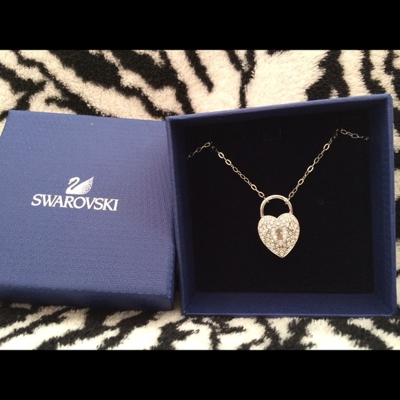 Jewelry - 💯Auth Swarovski Necklace