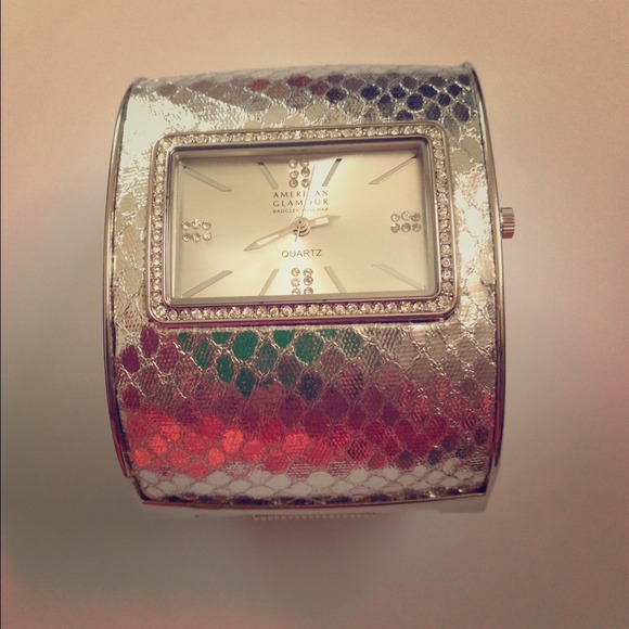 A women fashion watch