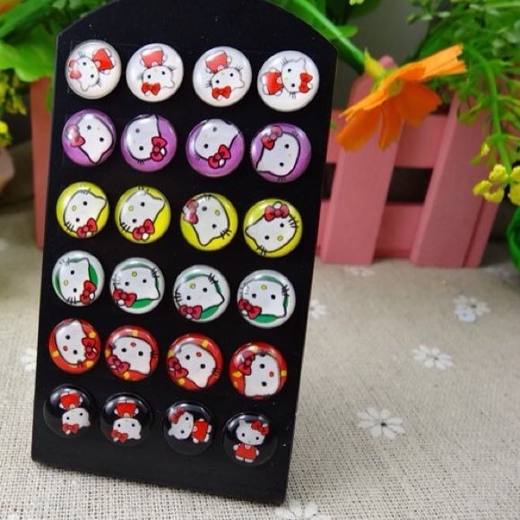 12 PAIRS HELLO KITTY ASSORTED EARRINGS