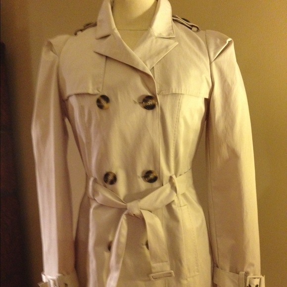 HOST PICK 12/14!! Khaki Raincoat w/ Great Details