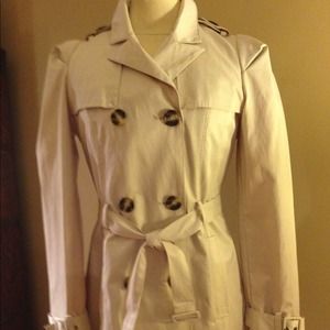 HOST PICK 12/14!! Khaki Raincoat w/ Great Details