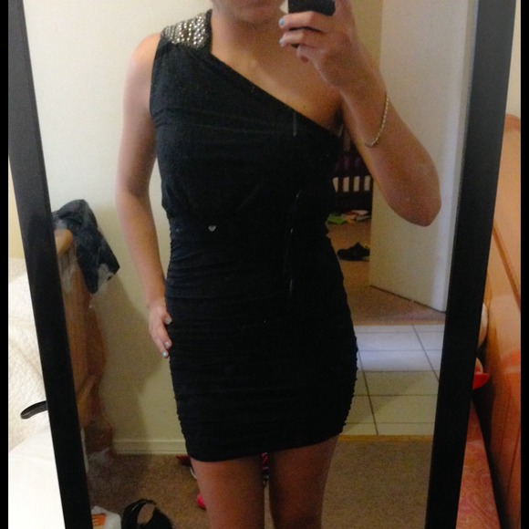 Black body con dress with shoulder detail ! - Picture 1 of 3