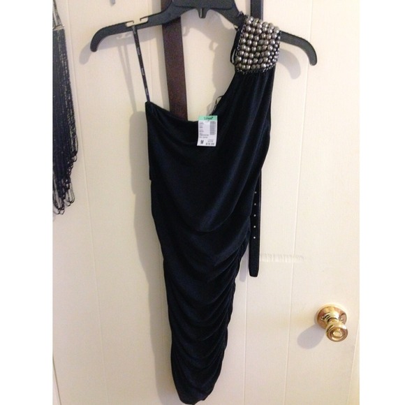 Black body con dress with shoulder detail ! - Picture 3 of 3