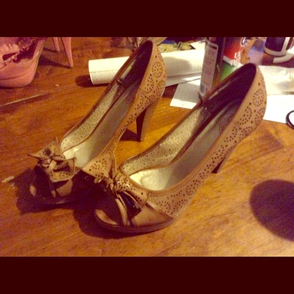 Brown bow heels bundle