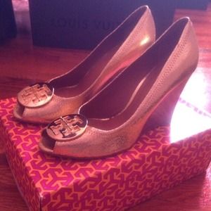 💢SOLD LOCALLY💢 Tory Burch Julianne Wedge