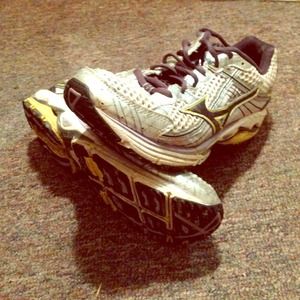 Mizuno Wave Rider 15 running shoes