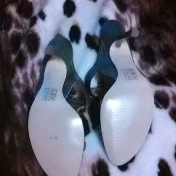 Beautiful sandals with a 4 1/2 heel - Picture 3 of 4