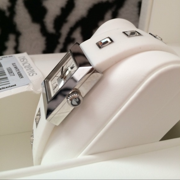 π―Auth Swarovski woman watch - Picture 3 of 4