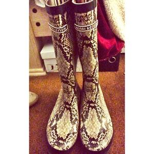 Henri Bendel rainboots