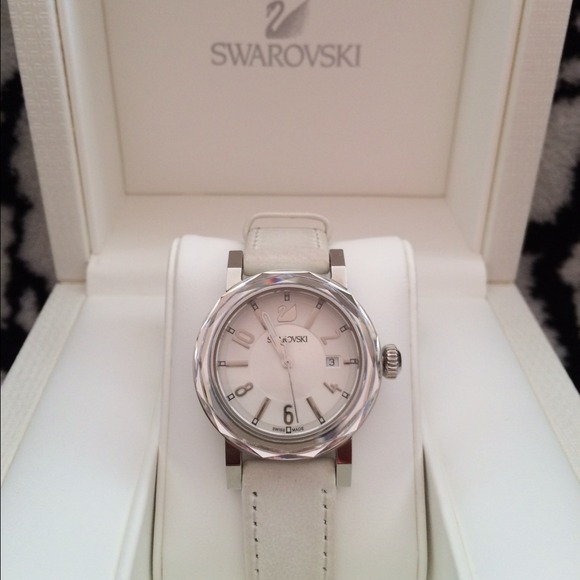 Jewelry - 💯Auth Swarovski woman watch