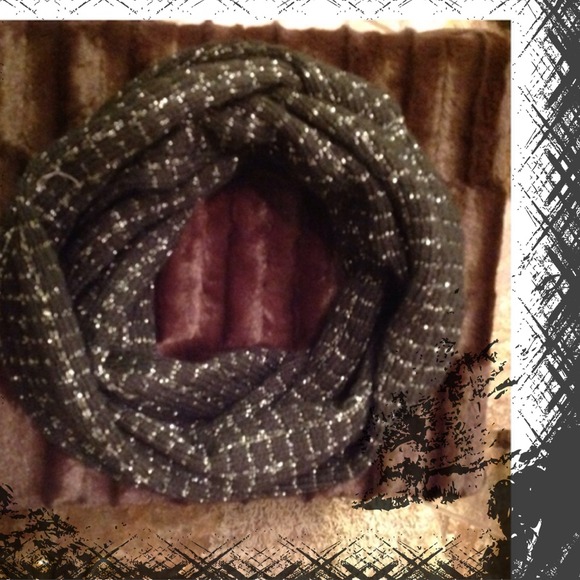 ❤️Sold Out CALVIN KLEIN INFINITY SCARF - Picture 2 of 2