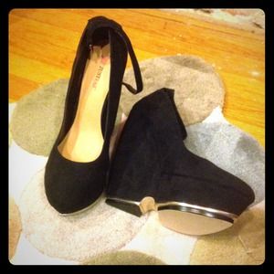 Wedges SIMPLY GORGEGOUS!