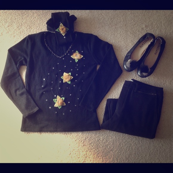 🆕🆕🆕Black Floral Fur Sequins Scarf Vneck Sweater