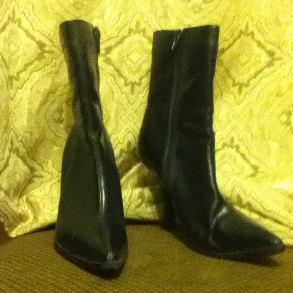 Short boots