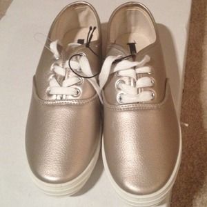 NWT Pewter Metallic Canvas Sneaker