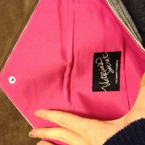 Victoria's secret silver sparkle clutch! <3 - Picture 2 of 2