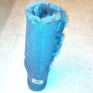 Gray ugg boot bailey button