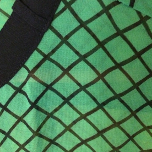 Liz Claiborne polyester top - Picture 3 of 3