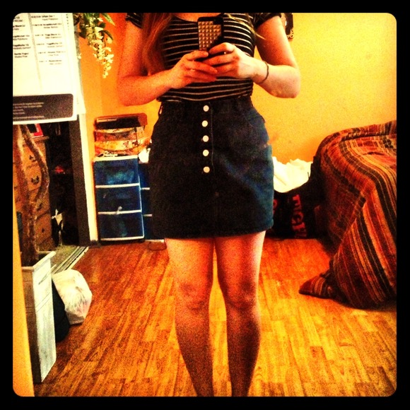 High wasted jean vintage skirt. Color : green