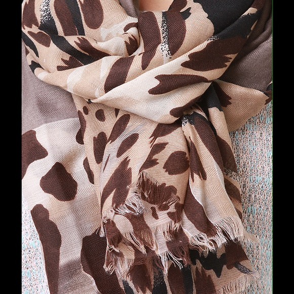 ⚡️SOLD OUT⚡️Gorgeous Leopard Scarf - Picture 2 of 2