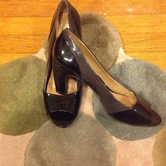 Peep toe pump - Picture 2 of 3