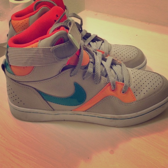Nike hi tops - Picture 1 of 3