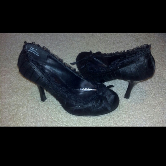 Adorable Black Pumps - major price reduction