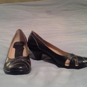 Women's size 12m shoes.