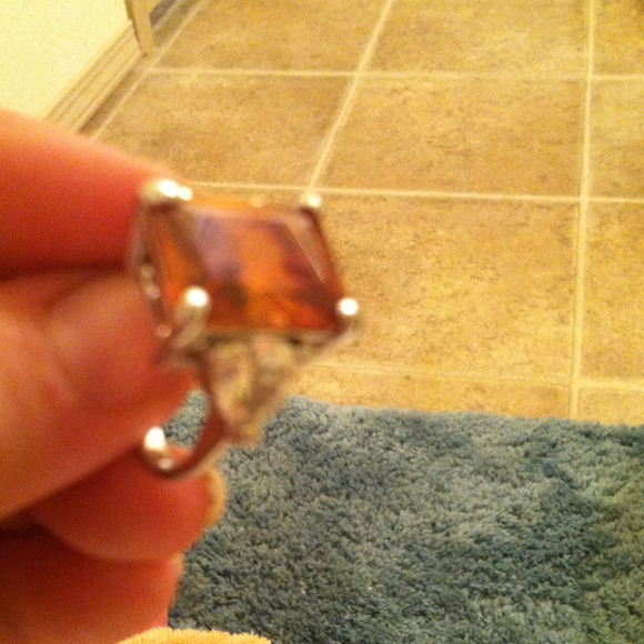 Pretty ring - Picture 2 of 2