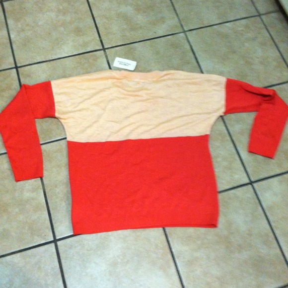 Two Toned Sweater - Picture 2 of 3