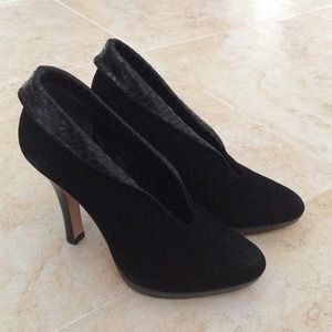 **REDUCED** Steven suede booties